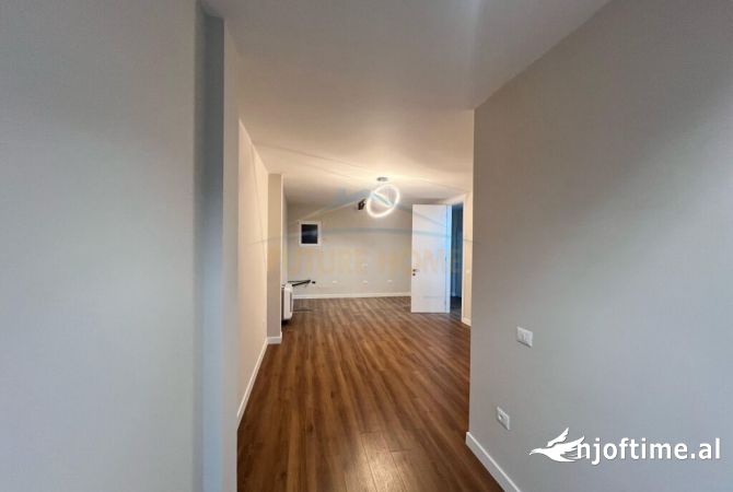 Jepet me Qera Per Zyra Apartament 2+1+2 ne Bllok. 