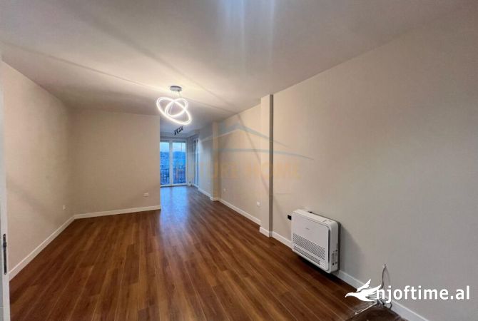Jepet me Qera Per Zyra Apartament 2+1+2 ne Bllok. 