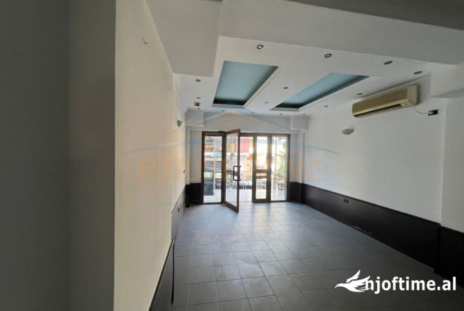 Ambiente Commerciale in Vendita 1+1 a Tirana - 78,000 Euro