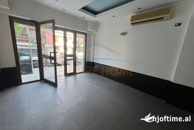Ambiente Commerciale in Vendita 1+1 a Tirana - 78,000 Euro