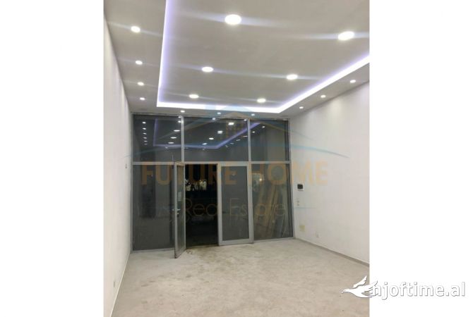 Ambiente Commerciale in Vendita 1+1 a Tirana - 57,000 Euro