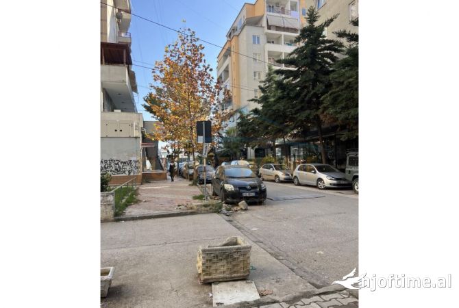 Ambiente Commerciale in Vendita 1+1 a Tirana - 155,000 Euro
