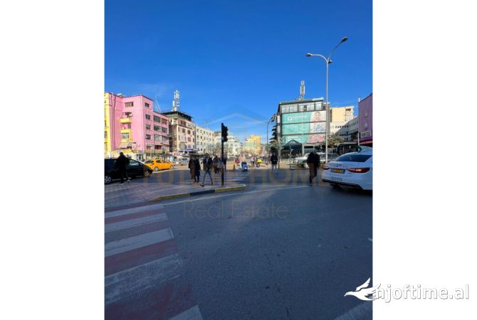 Ambiente Commerciale in Vendita 1+1 a Tirana - 256,000 Euro