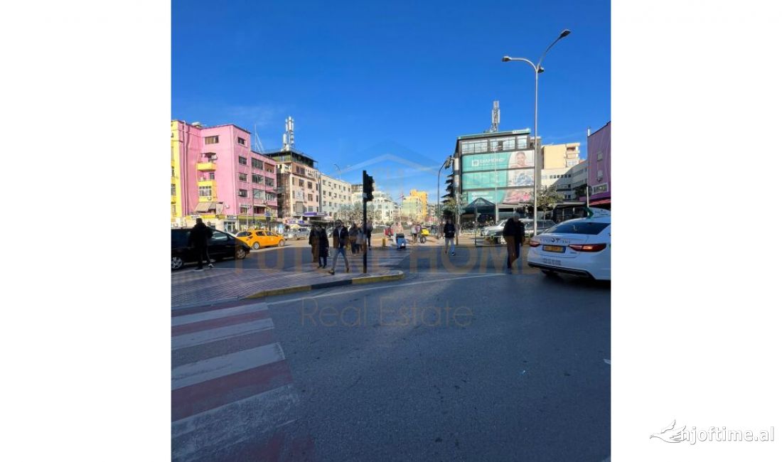 Shitet Ambjent Biznesi ne Rrugen e Kavajes