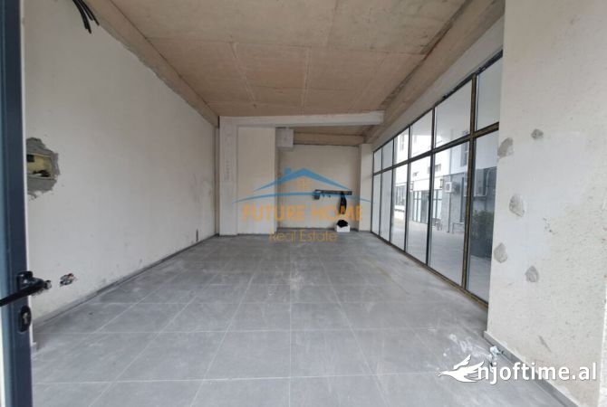 Ambiente Commerciale in Affitto 1+1 a Tirana - 145,000 Euro