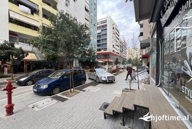 Ambiente Commerciale in Vendita 1+1 a Tirana - 90,000 Euro