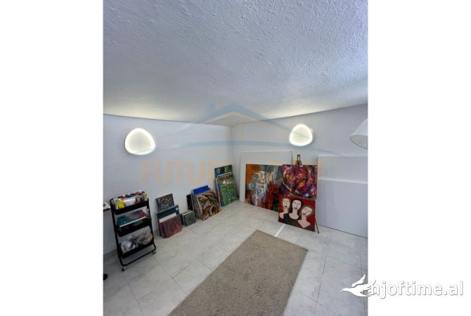 Ambiente Commerciale in Vendita 1+1 a Tirana - 84,000 Euro