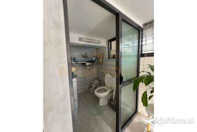 Ambiente Commerciale in Vendita 1+1 a Tirana - 84,000 Euro