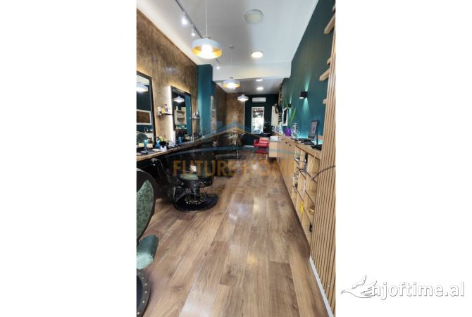 Ambiente Commerciale in Vendita 1+1 a Tirana - 180,000 Euro