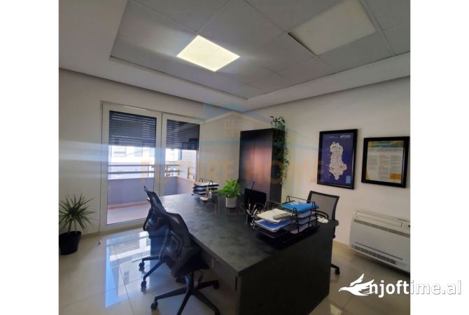 Jepet me Qera Ambient Biznesi ne Rrugen e Kavajes