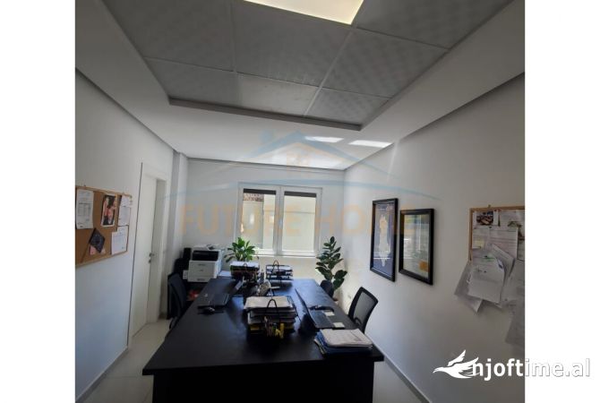 Jepet me Qera Ambient Biznesi ne Rrugen e Kavajes