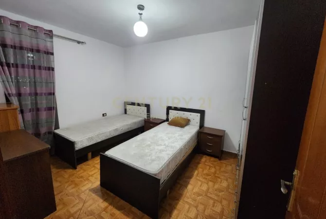 Shtepi me qera Apartament ne Tirane, 3+1, Mobilimi E mobiluar, Pagesa 390  Euro.