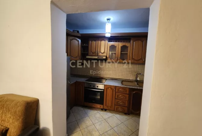 Shtepi me qera Apartament ne Tirane, 3+1, Mobilimi E mobiluar, Pagesa 390  Euro.