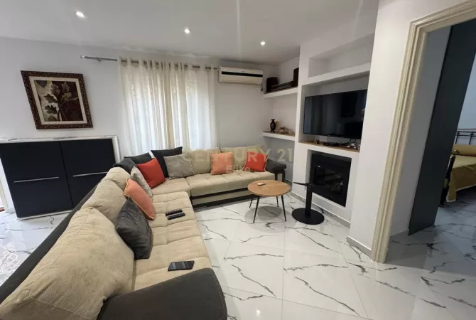 Qira, Shtepi Private 2+1, Rruga 5 Maji