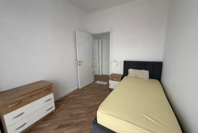 Shtepi me qera Apartament ne Tirane, 3+1, Mobilimi E mobiluar, Pagesa 600  Euro.