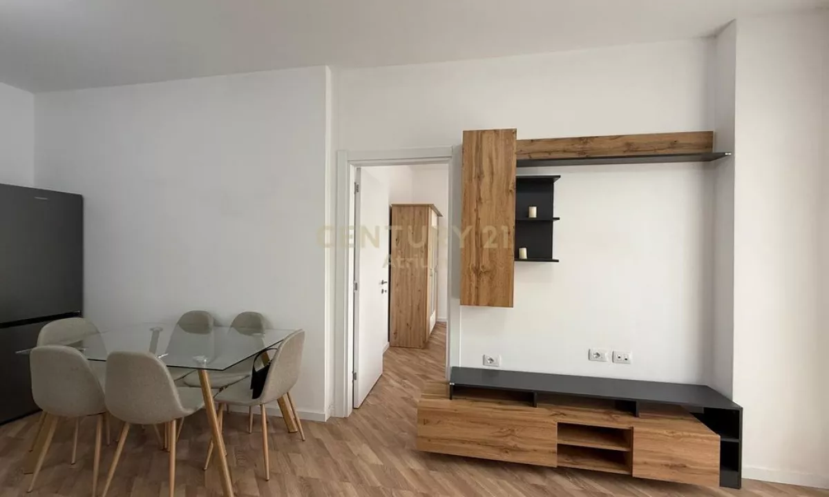 Shtepi me qera Apartament ne Tirane, 3+1, Mobilimi E mobiluar, Pagesa 600  Euro.