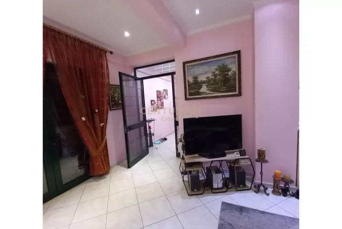 Shtepi me qera Apartament ne Tirane, 2+1, Mobilimi E mobiluar, Pagesa 600  Euro.