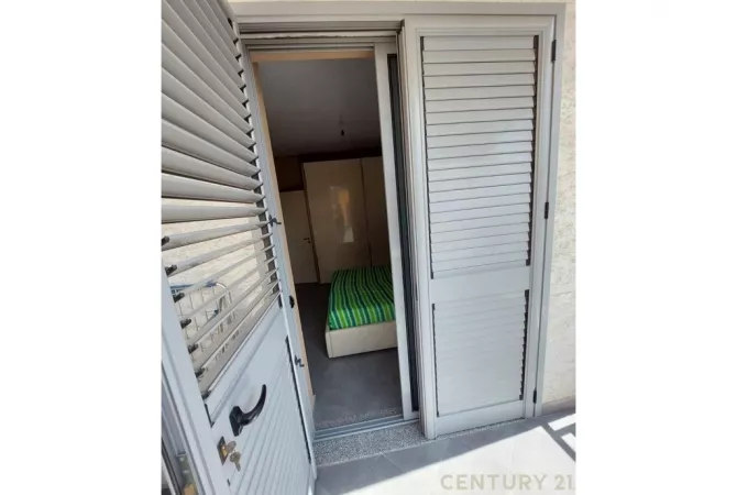 Shtepi ne shitje Apartament ne Tirane, 2+1, Mobilimi E mobiluar, Pagesa 135,000  Euro.