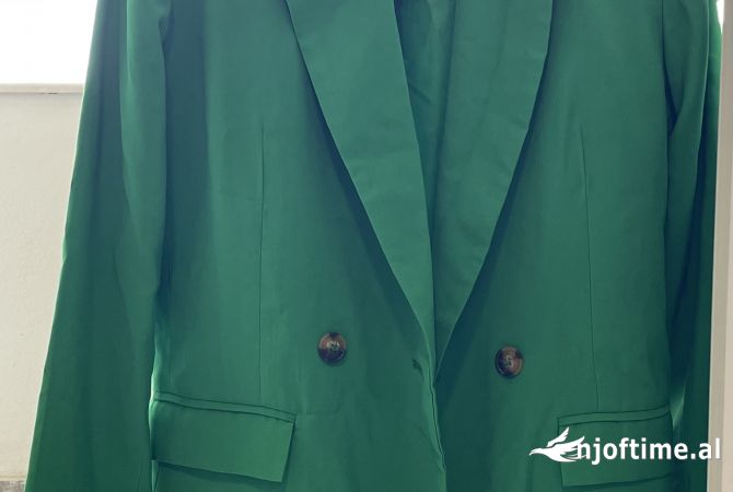 Veshje dhe Aksesor per te Rritur ne Tirane - 12,500 Leke