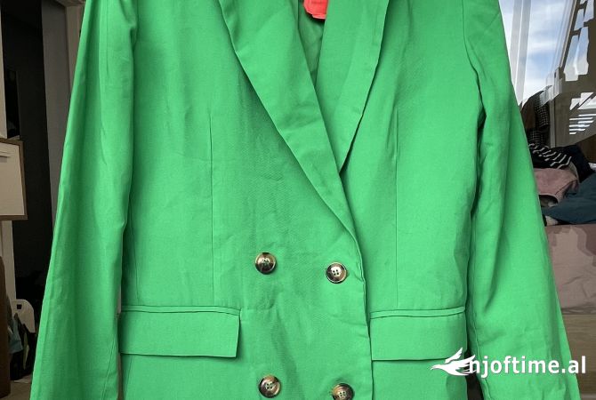 Veshje dhe Aksesor per te Rritur ne Tirane - 12,500 Leke