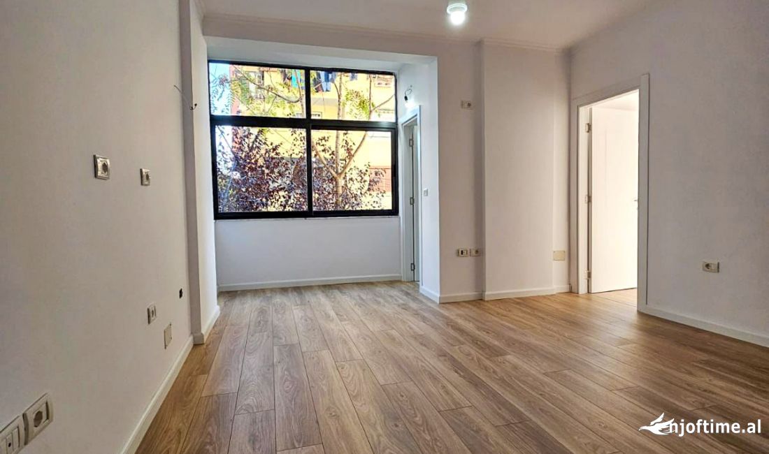 Shtepi ne shitje Apartament ne Tirane, 1+1, Mobilimi Bosh, pa mobiluar, Pagesa 112,000  Euro.