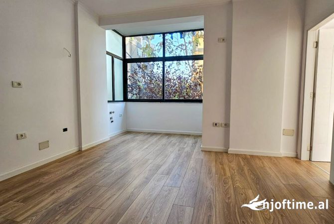 Shtepi ne shitje Apartament ne Tirane, 1+1, Mobilimi Bosh, pa mobiluar, Pagesa 112,000  Euro.