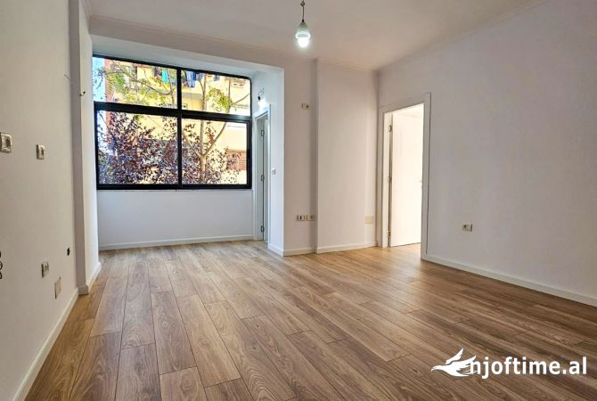 Shtepi ne shitje Apartament ne Tirane, 1+1, Mobilimi Bosh, pa mobiluar, Pagesa 112,000  Euro.
