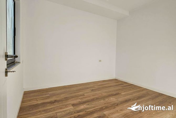 Shtepi ne shitje Apartament ne Tirane, 1+1, Mobilimi Bosh, pa mobiluar, Pagesa 112,000  Euro.