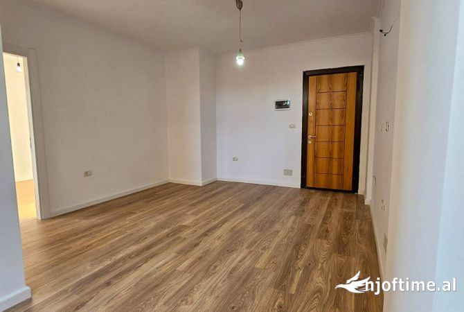 Shtepi ne shitje Apartament ne Tirane, 1+1, Mobilimi Bosh, pa mobiluar, Pagesa 112,000  Euro.