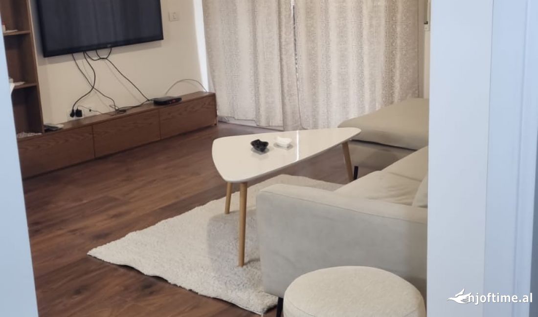 Shtepi me qera Apartament ne Tirane, 1+1, Mobilimi E mobiluar, Pagesa 751  Euro.