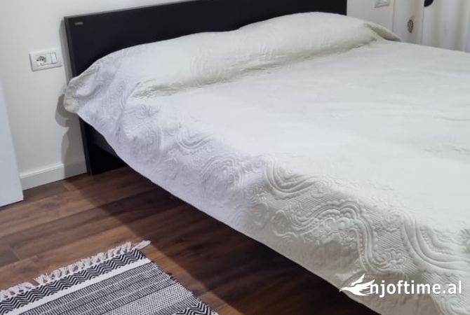 Shtepi me qera Apartament ne Tirane, 1+1, Mobilimi E mobiluar, Pagesa 751  Euro.