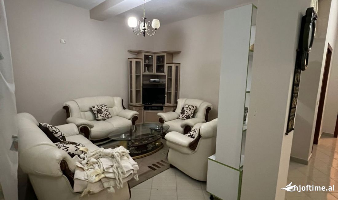 Shtepi me qera Apartament ne Tirane, 2+1, Mobilimi E mobiluar, Pagesa 451  Euro.