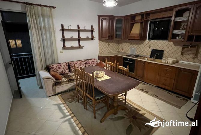 Shtepi me qera Apartament ne Tirane, 2+1, Mobilimi E mobiluar, Pagesa 451  Euro.