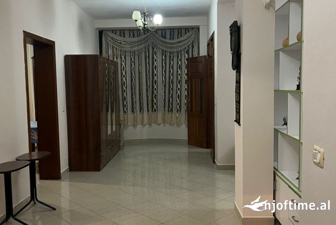 Shtepi me qera Apartament ne Tirane, 2+1, Mobilimi E mobiluar, Pagesa 451  Euro.