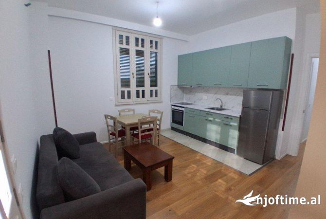 Jepet ne Kombinat Apartament 1+1+bllk 400€ AJ