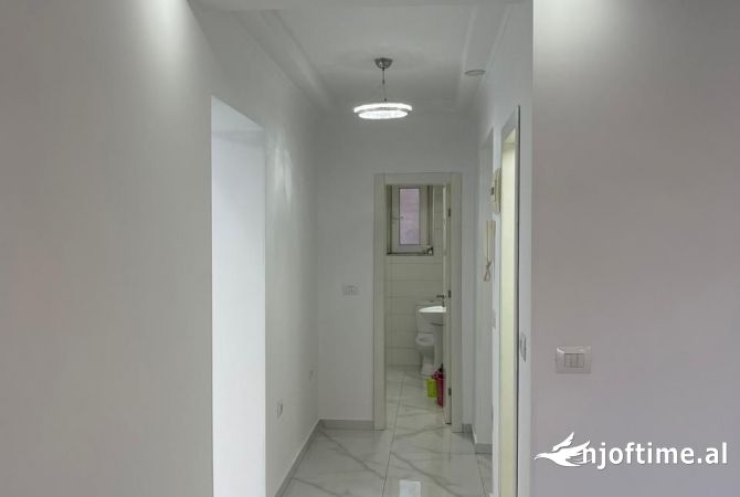 Shtepi ne shitje Apartament ne Tirane, 1+1, Mobilimi Bosh, pa mobiluar, Pagesa 145,045  Euro.