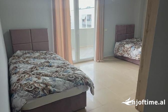 Shtepi ne shitje Apartament ne Tirane, 2+1, Mobilimi E mobiluar, Pagesa 300,030  Euro.