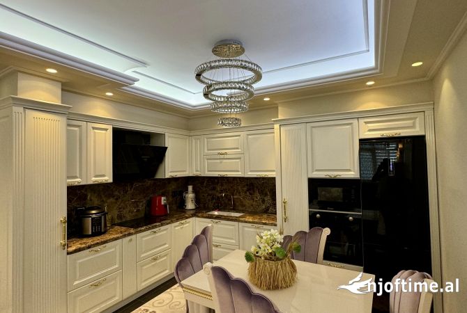 Shtepi ne shitje Apartament ne Tirane, 2+1, Mobilimi E mobiluar, Pagesa 265,000  Euro.