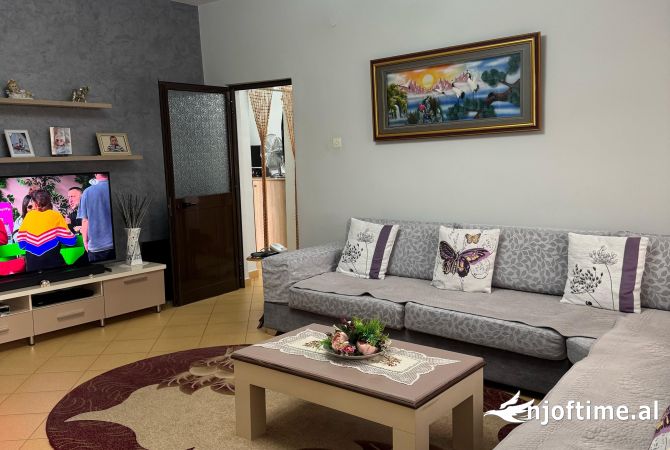 Shtepi ne shitje Apartament ne Tirane, 1+1, Mobilimi E mobiluar, Pagesa 75,001  Euro.