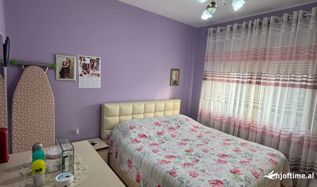 Shtepi ne shitje Apartament ne Tirane, 1+1, Mobilimi E mobiluar, Pagesa 75,001  Euro.