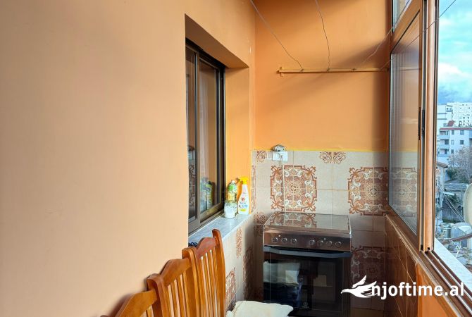 Shtepi ne shitje Apartament ne Tirane, 1+1, Mobilimi E mobiluar, Pagesa 75,001  Euro.