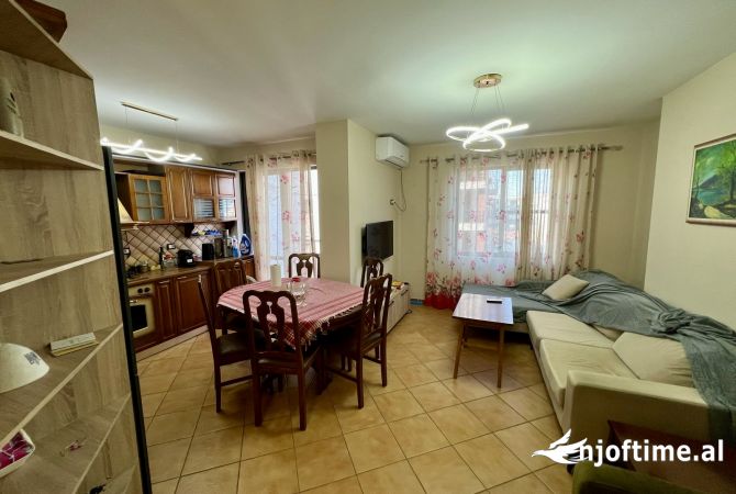 Shitet apartament 1+1+bllk ne 5Maj me cmimin 89'000€