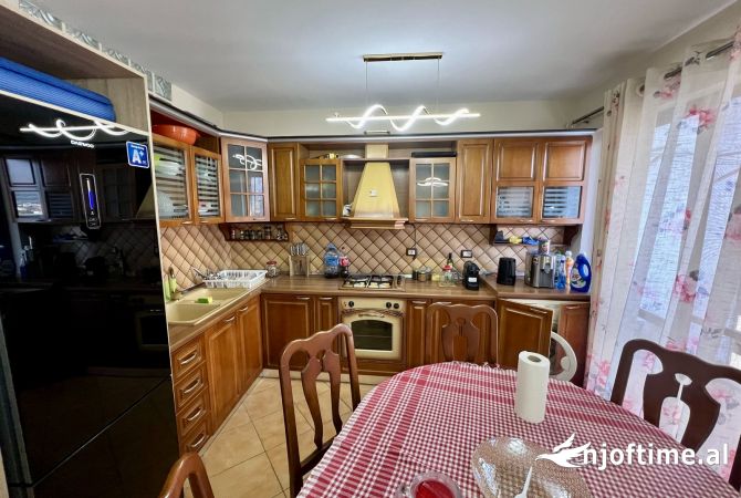 Shtepi ne shitje Apartament ne Tirane, 1+1, Mobilimi E mobiluar, Pagesa 89,008  Euro.