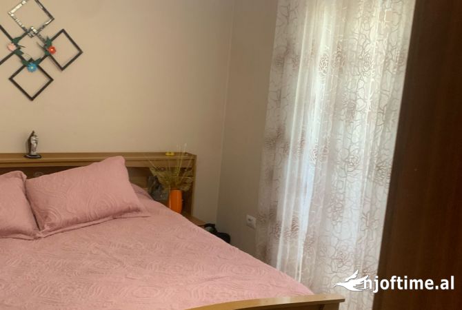 Shtepi ne shitje Apartament ne Tirane, 1+1, Mobilimi E mobiluar, Pagesa 130,200  Euro.