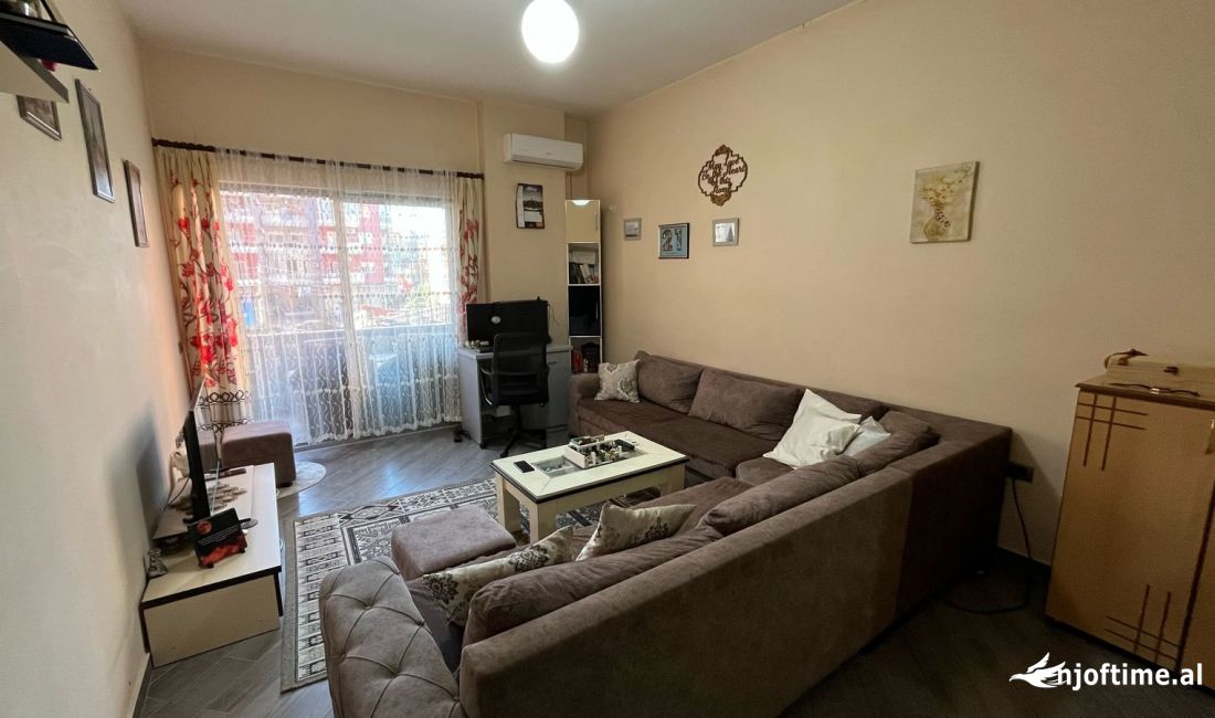 Shtepi ne shitje Apartament ne Tirane, 1+1, Mobilimi E mobiluar, Pagesa 102,001  Euro.