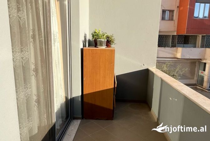 Shtepi ne shitje Apartament ne Tirane, 1+1, Mobilimi E mobiluar, Pagesa 102,001  Euro.