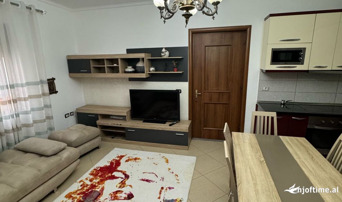 Shtepi me qera Apartament ne Tirane, 2+1, Mobilimi E mobiluar, Pagesa 501  Euro.