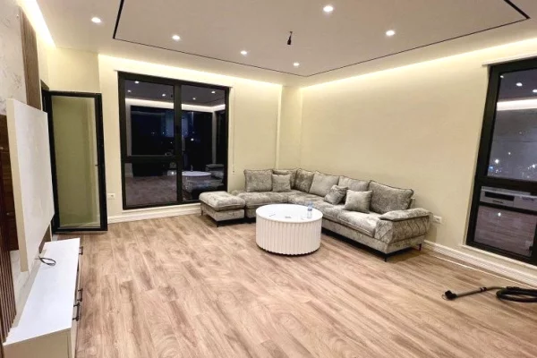 Jepet 3+1 me qera 📍 Porcelan