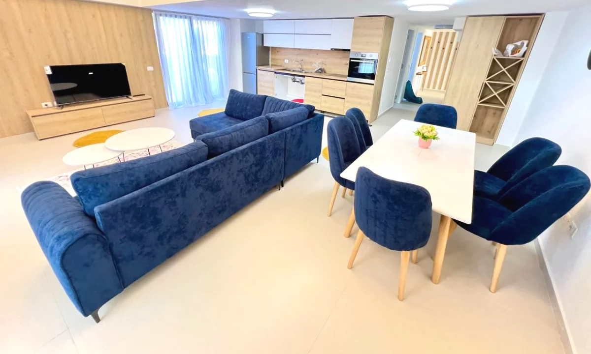 Shtepi me qera Duplex(shtepi me 2 kate) ne Tirane, 2+1, Mobilimi E mobiluar, Pagesa 1,401  Euro.