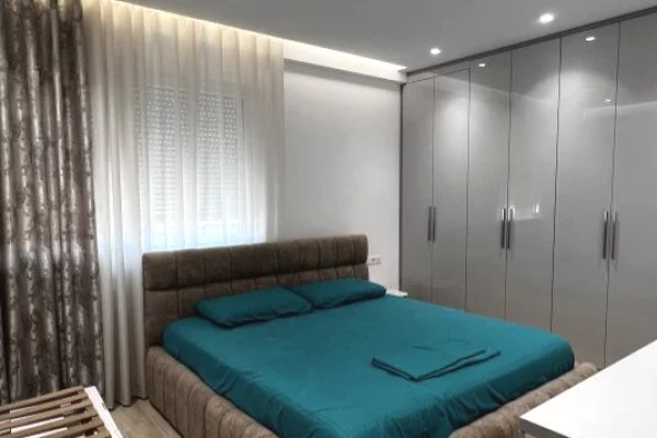 Shtepi me qera Apartament ne Tirane, 1+1, Mobilimi E mobiluar, Pagesa 549  Euro.